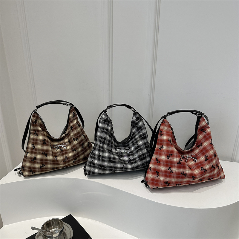 Trendy casual bag for women 2024 New style, fashionable and versatile polka dot checkered backpack, high-end and niche crossbody bag Application Scenario