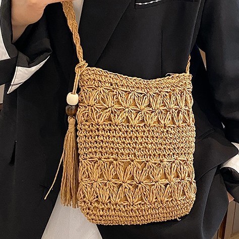 Fashionable and retro straw-woven women's bag, summer woven single-shoulder bag, versatile travel, vacation, beach and casual crossbody bag full figure
