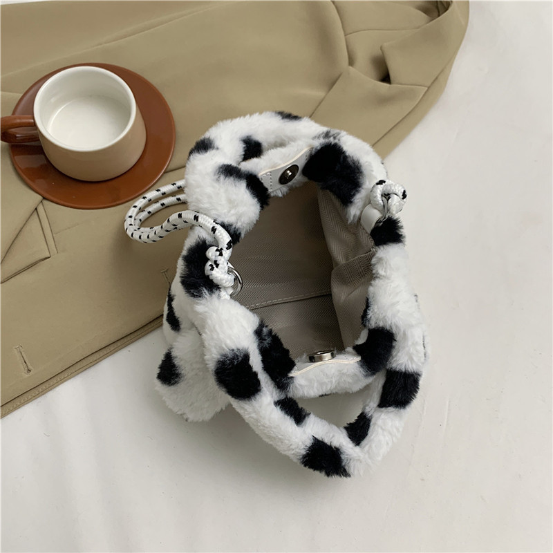 Plush polka dot mini bag for women, new autumn/Winter 2024 collection, hand-held bucket bag, cartoon fur, fashionable and versatile crossbody bag Specification drawing