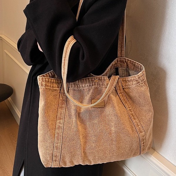 A niche design 2024 new Korean style ins denim fashionable, simple and versatile single-shoulder tote bag for commuting and shopping Specification drawing