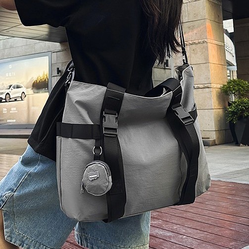 Cool and stylish large-capacity men's workwear bag, handbag, fashionable and trendy casual single-shoulder bag, men's and women's commuting large tote bag details Picture
