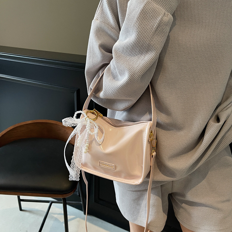 The 2025 new stylish lace bow hand-held pillow bag is a high-end, fashionable and versatile single-shoulder crossbody bag for women details Picture