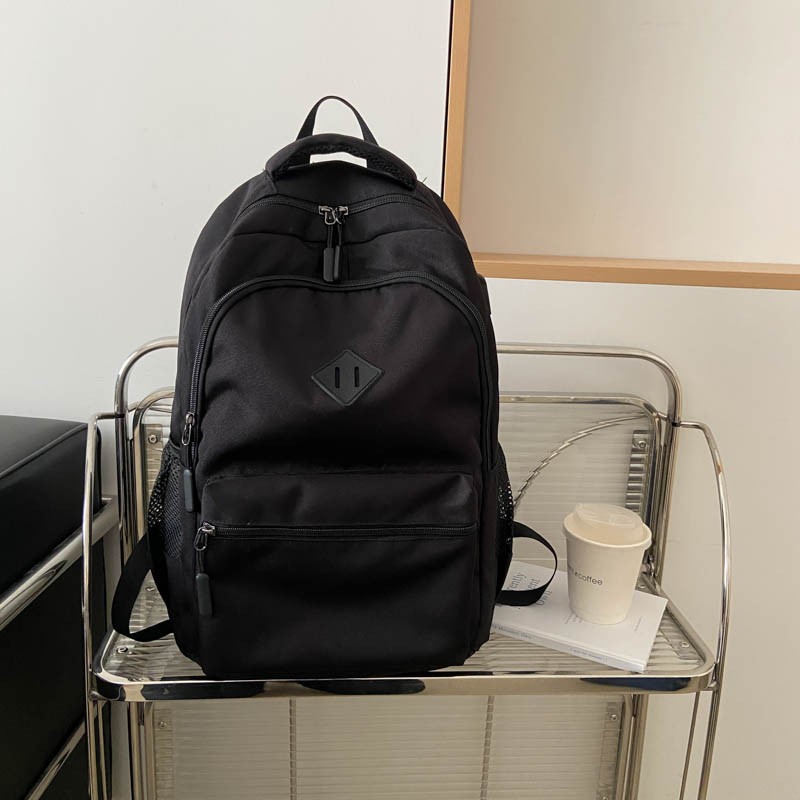 Trendy backpack, durable, simple and large-capacity backpack, junior high school computer bag, and casual schoolbag for college students Application Scenario