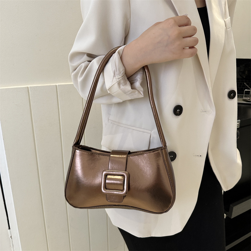 2023 New niche bags: Women's summer fashion underarm bag, casual and simple shoulder bag, niche and trendy handbag Application Scenario