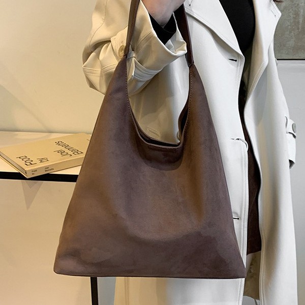 Simple and casual matte suede bag for women, 2024 new early autumn retro single-shoulder bag, high-quality commuting tote bag, large capacity full figure