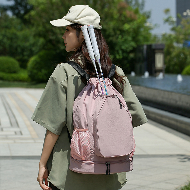 Drawstring pocket badminton backpack, large-capacity sports water-resistant storage bag, multi-functional drawstring hand-held tennis bag Application Scenario