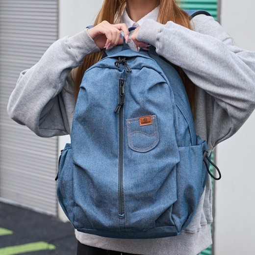 The new denim large-capacity schoolbag, student backpack, casual travel and outdoor backpack design is suitable for both men and women details Picture