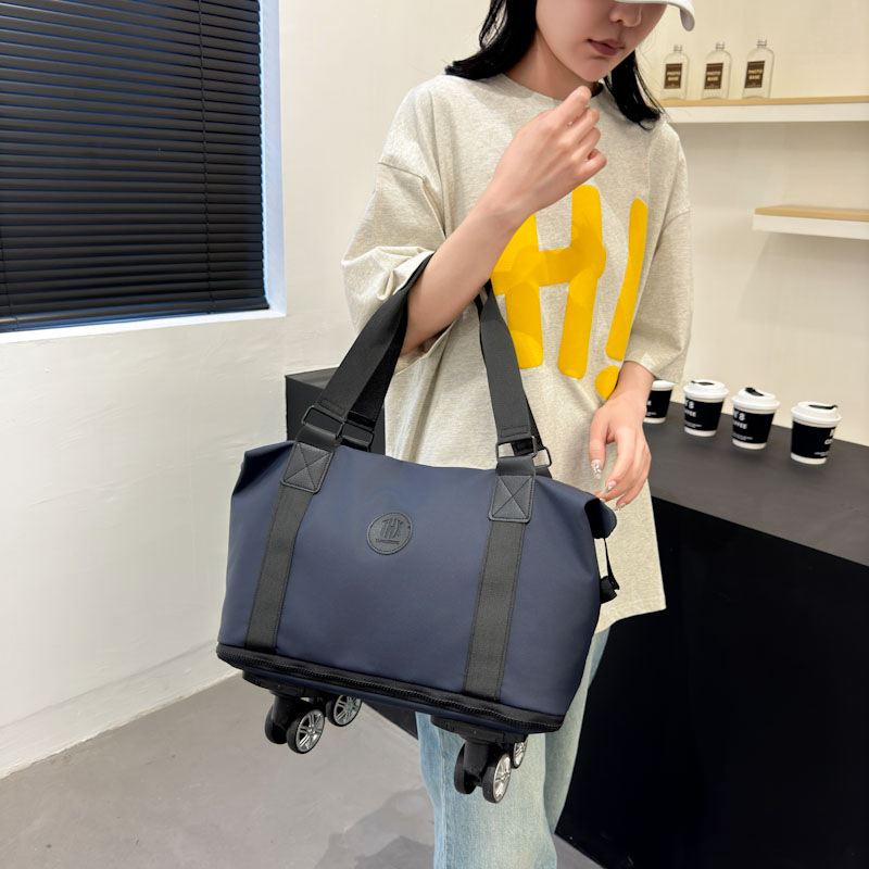 New universal wheel short-distance travel bag for women, large-capacity lightweight and expandable luggage bag, dry and wet separation moving storage bag Application Scenario