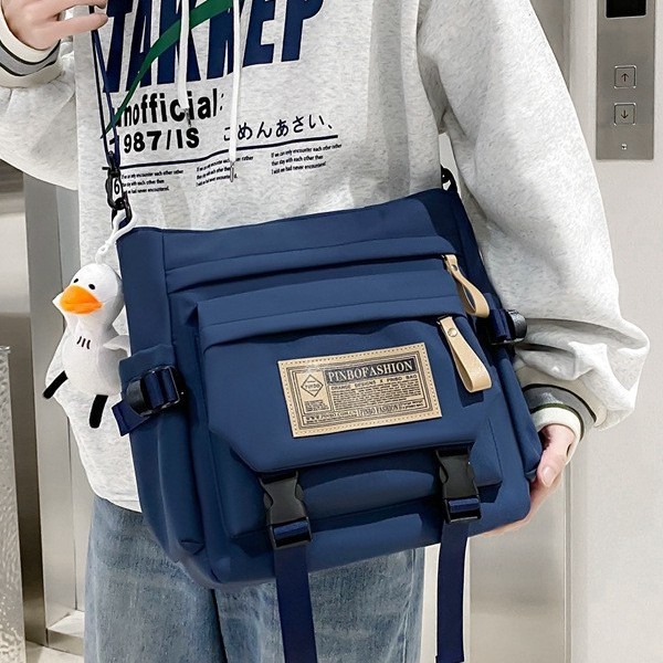 2024 New retro versatile casual crossbody bag, trendy Japanese-style workwear messenger bag, large-capacity student class bag details Picture