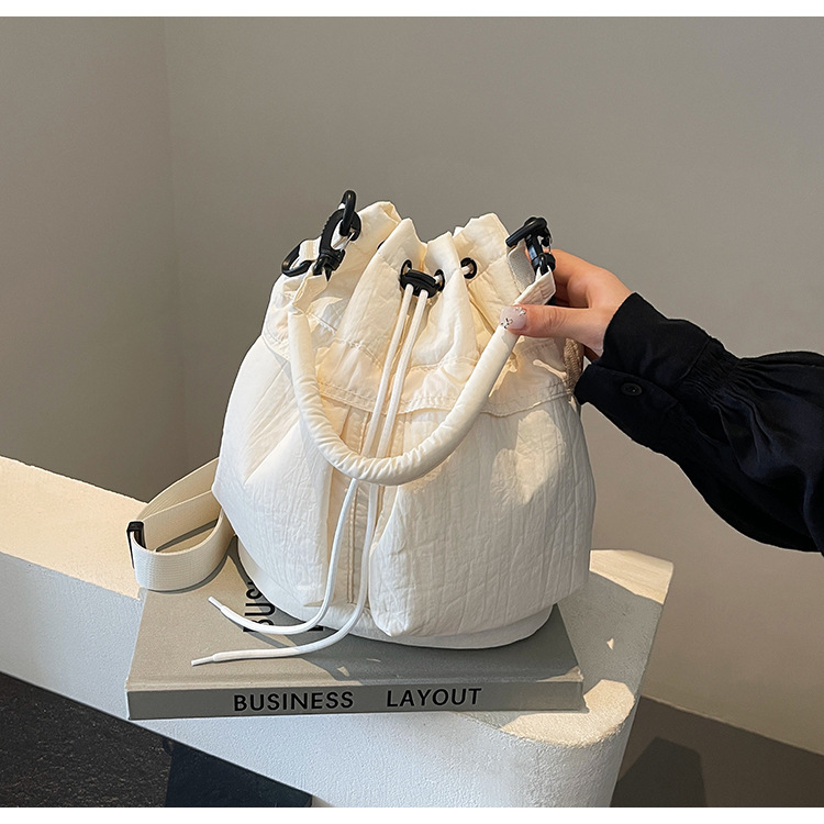 Cross-border women's single-shoulder bag, a trendy large-capacity hand-held crossbody women's bag, a casual and fashionable bag for women with multiple carrying methods details Picture