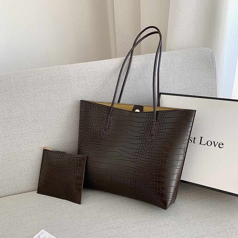 Cross-border crocodile-patterned underarm bag for women 2024, a niche, stylish and versatile tote bag with a high-quality and large-capacity handbag for women full figure