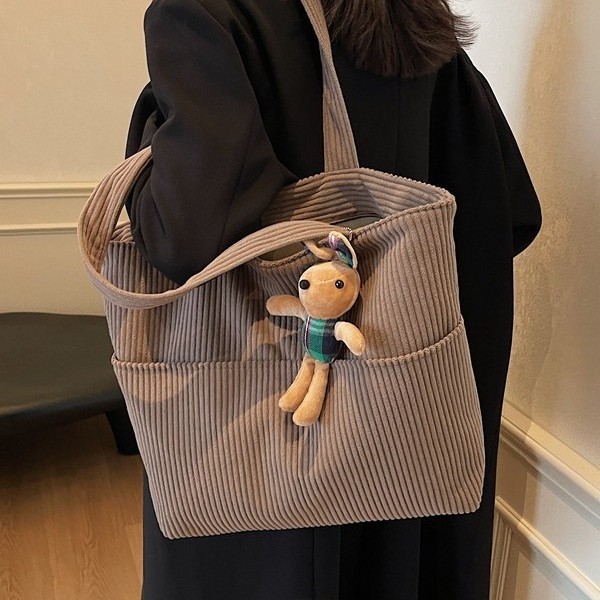 The new corduroy single-shoulder bag for autumn and winter is fashionable and versatile. The large-capacity corduroy gentle style underarm bag is a retro bag Specification drawing
