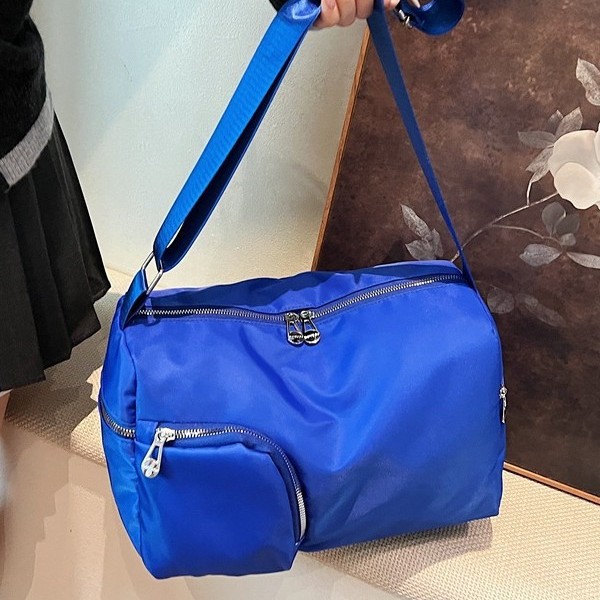This single-shoulder bag features a durable and casual design, a waterproof shoulder bag, a short-distance internet-famous portable Korean-style casual and trendy tote bag details Picture