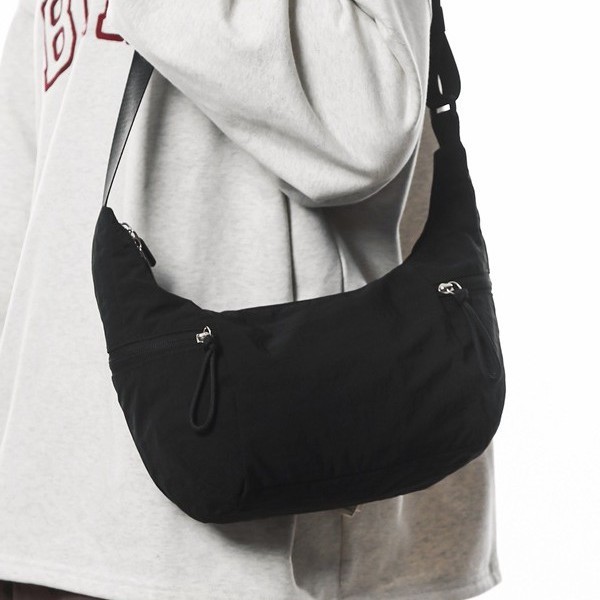 A new casual sports crossbody bag for cross-border fashion, a versatile yoga dumpling bag for commuting, and a multi-functional single-shoulder bag Specification drawing