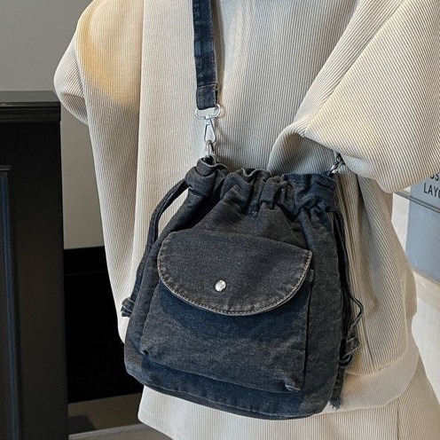 This year's popular bestsellers are denim bags for women's summer 2025, new niche pleated crossbody bags for women, and bucket bags full figure