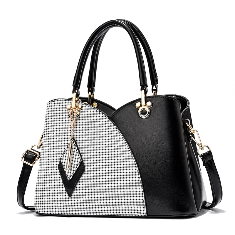 The 2022 new trendy and fashionable handbag, a single-shoulder crossbody bag, is a versatile and elegant commuting lady's bag details Picture