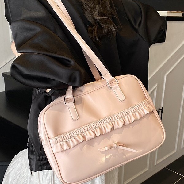 Fresh and fresh girls often use niche ballet-style high-end backpacks, pillow bags, versatile and fashionable single-shoulder commuter women's bags full figure