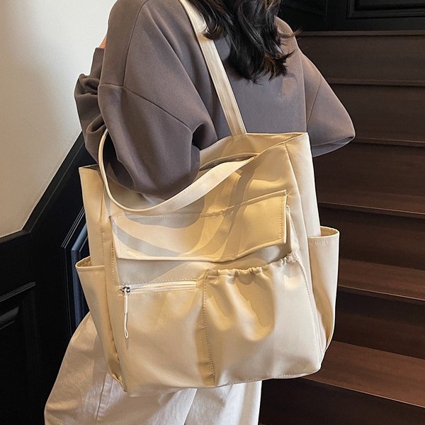 Casual large-capacity bag for women, 2025 summer, simple single-shoulder bag, canvas tote bag, college student commuting bag for classes Application Scenario