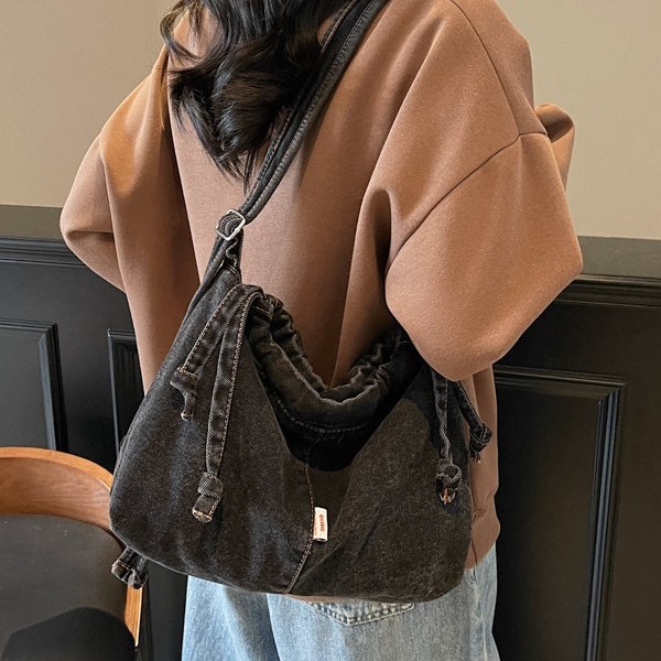 Casual commuting large-capacity bag 2025 new washed denim patchwork underarm bag, niche and versatile single-shoulder bag details Picture