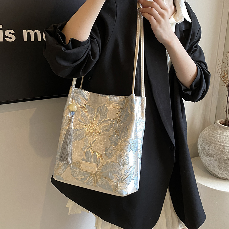 Factory-customized new Chinese-style bags for women, summer fashion, Chinese-style embroidered bucket bags, casual and versatile single-shoulder bags Specification drawing