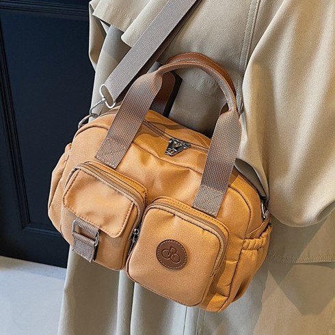 New autumn and winter collection for 2024: Fashionable, versatile, casual and simple nylon fabric hand-held multi-pocket workwear-style single-shoulder crossbody bag Application Scenario