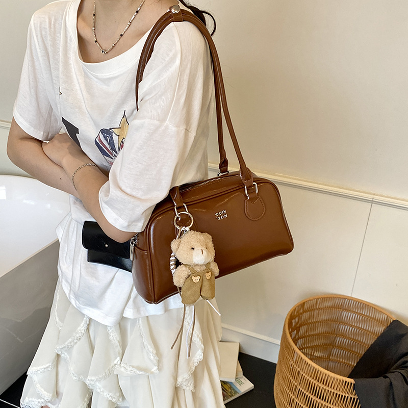 Women's 2025 new style Korean niche high-end single-shoulder bag, large-capacity commuting underarm bag, fashionable baguette bag details Picture