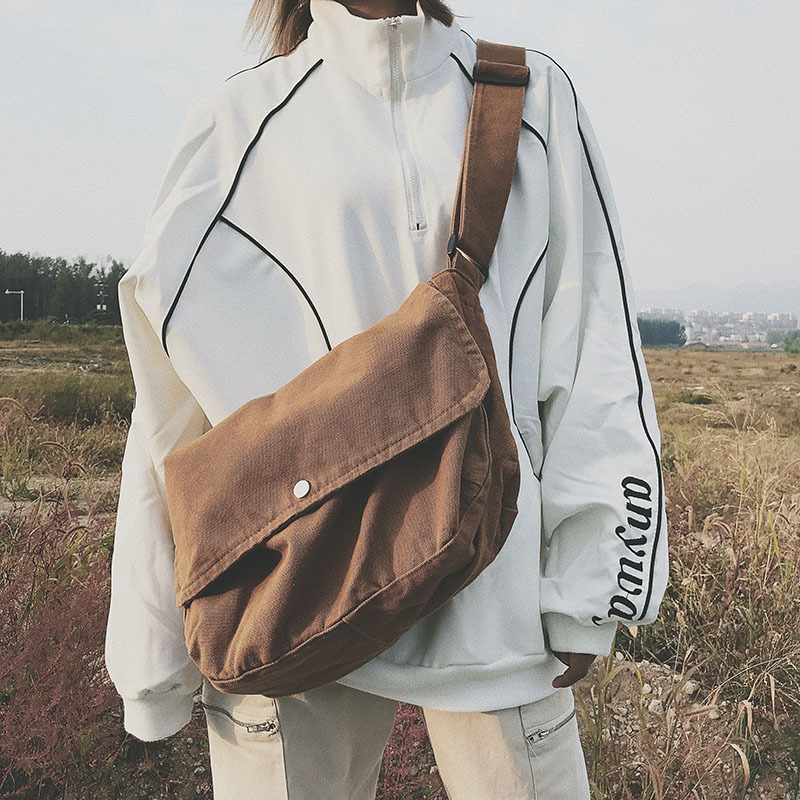 Japanese solid-color simple crossbody bag for women, Korean fresh and clean flip-top single-shoulder bag for women, new retro messenger bag details Picture