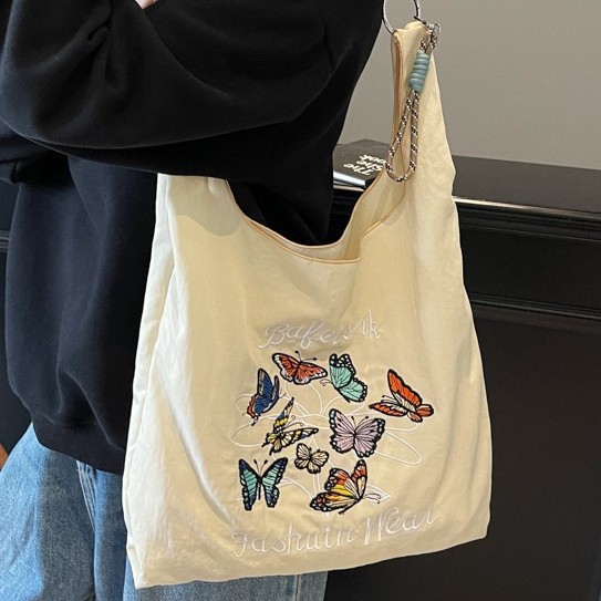 This season's new Japanese-style nylon embroidered bag is fashionable, versatile, and suitable for commuting. It's a niche, large-capacity single-shoulder shopping bag that is trendy for women details Picture