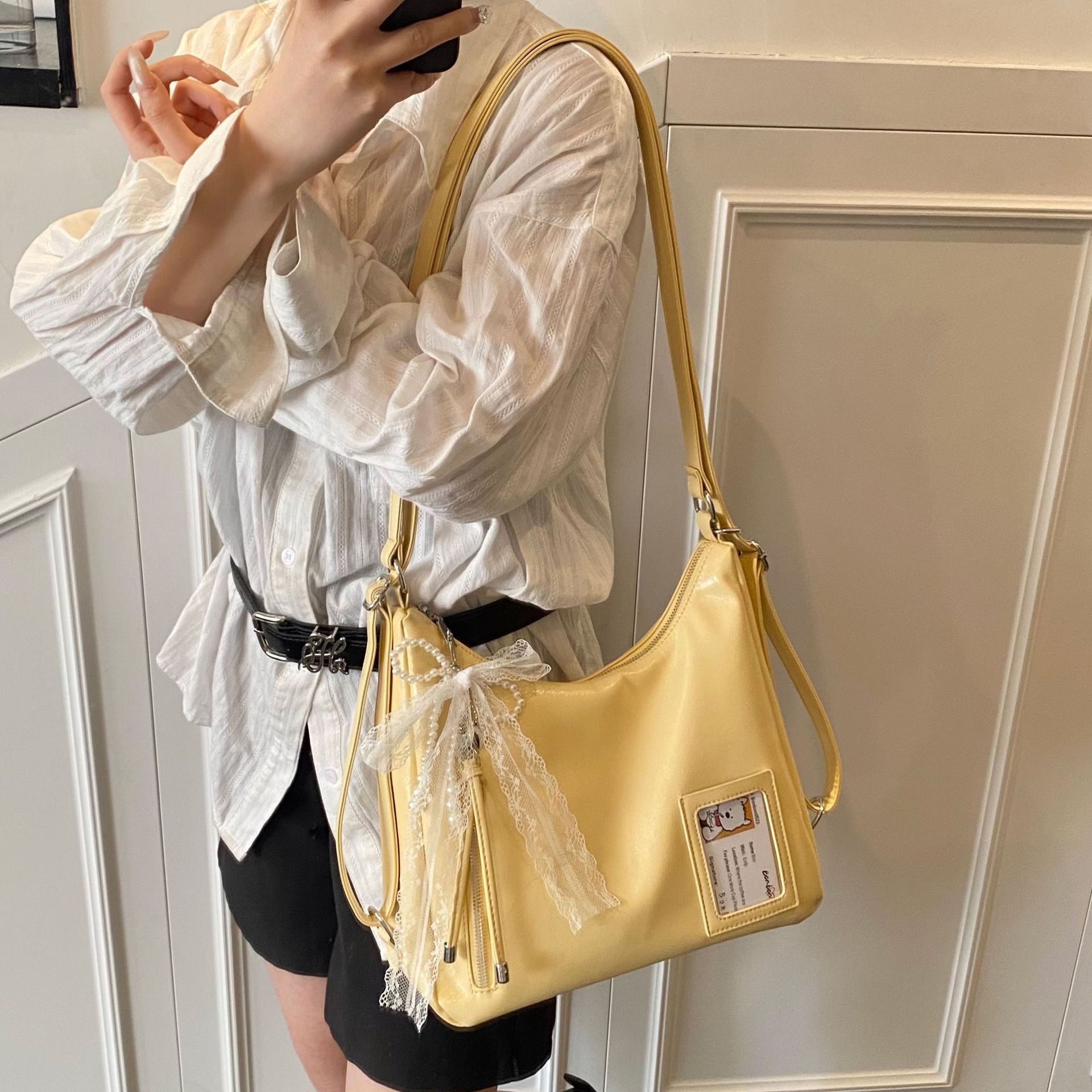 High-end style bag for ladies, 2025 New trendy texture single-shoulder bag, large-capacity tote bag, multi-functional backpack Application Scenario