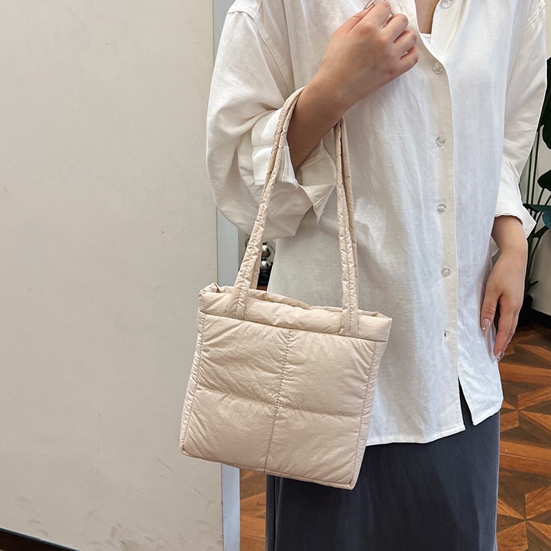 A niche design cotton-padded handbag for women, 2024 new Korean style square small bag, solid color simple underarm single-shoulder bag details Picture