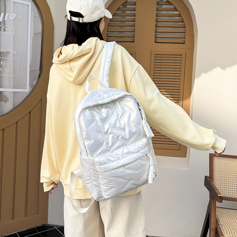 Wholesale space cotton women's backpacks for foreign trade, new niche daily commuting cotton clothing bags, large-capacity student schoolbags Application Scenario