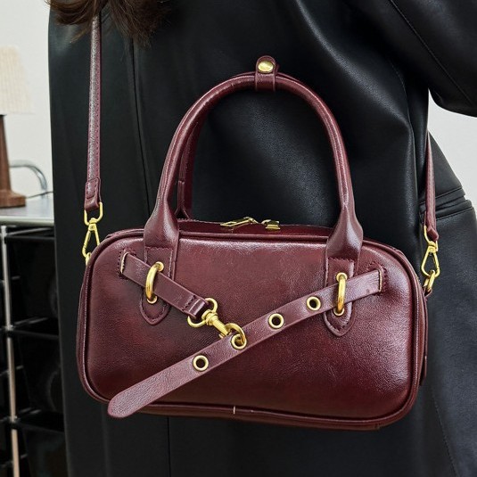 High-end texture casual hand-held shoulder bag for women, a new style of fashionable and retro crossbody bowling bag for autumn and winter 2024 Specification drawing