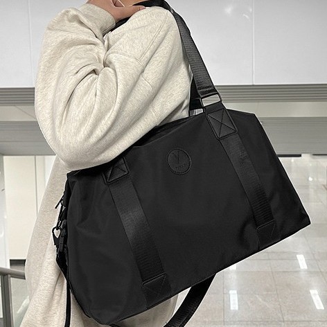 New autumn and winter fabric hand-held shoulder storage bag, simple and fashionable travel bag, dry and wet separation sports and fitness bag details Picture