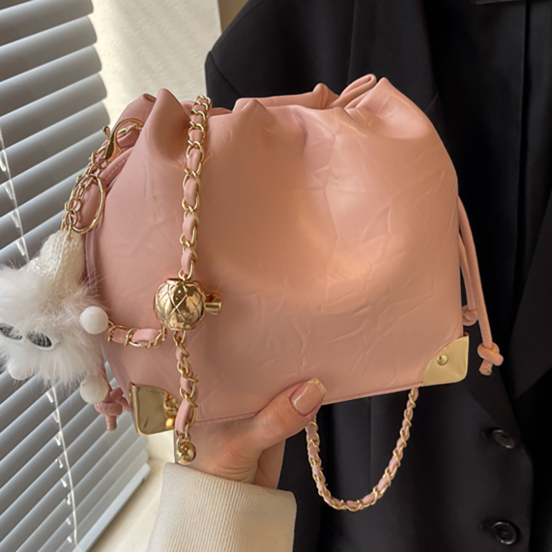 Crossbody bag for women, high-end and fashionable single-shoulder bag, 2024 new trendy ins solid color small bag, elegant bucket bag full figure
