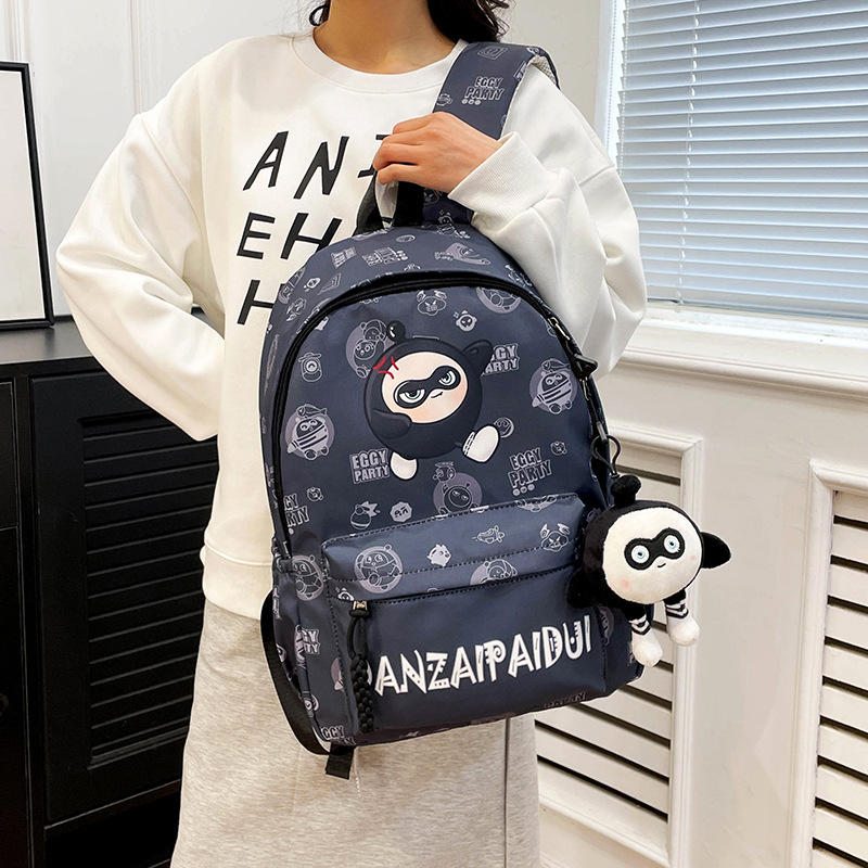 The new student bag, campus cartoon Kuromi backpack, is a cute Korean version for primary, junior high and senior high school students details Picture