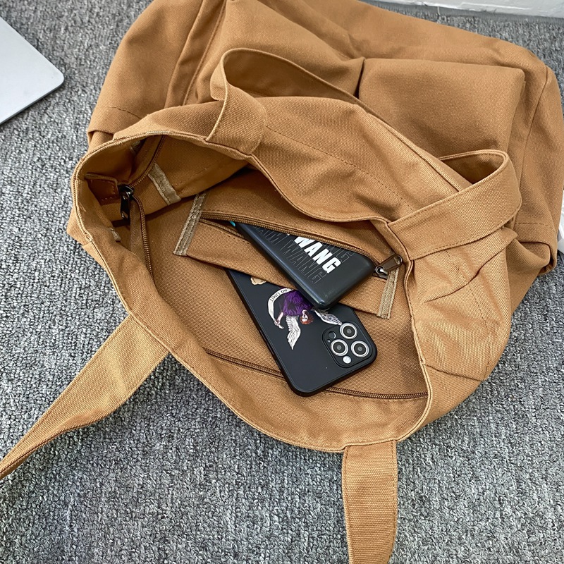 Retro canvas bag, large-capacity hand-held shoulder bag, men's and women's casual travel bag, Korean style ins workwear tote bag Application Scenario