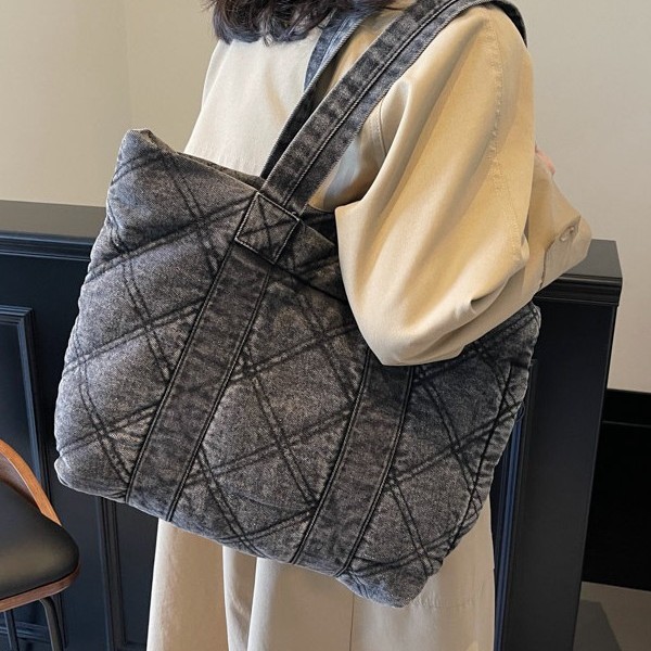 New casual and lightweight tote bag, large-capacity single-shoulder bag, handbag, commuter bag, mommy bag, versatile and trendy bag Application Scenario