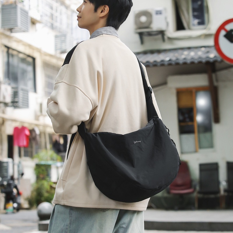 Neutral and artistic style crossbody bag, mother's shoulder bag, retro and versatile fabric bag, light and simple Japanese sporty single-shoulder bag details Picture