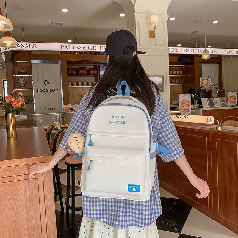 A new type of backpack for junior high school students, high school and college students, solid-color campus large-capacity commuting and travel backpack Application Scenario