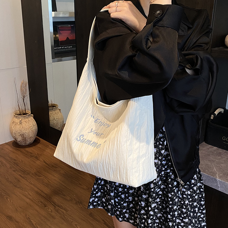 Lazy style letter hand-held bucket bag 2025 new style, versatile, simple, large capacity, solid color underarm single-shoulder bag for commuting details Picture