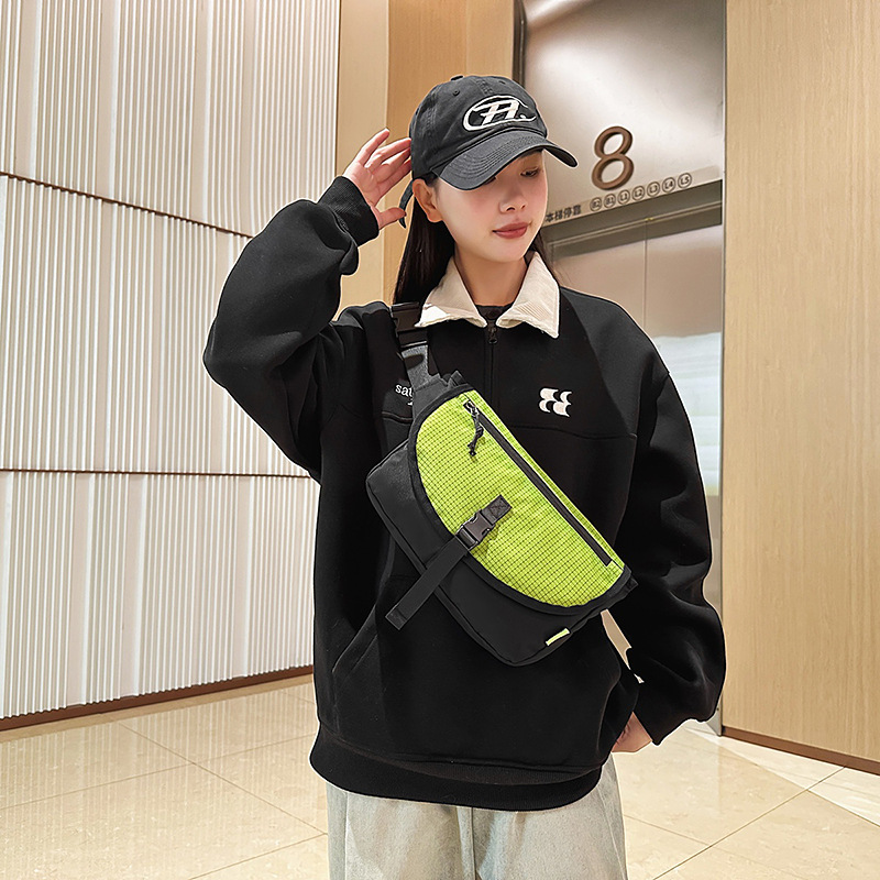 New casual couple's chest bag, Korean style Instagram simple color-blocking single-shoulder bag, street trend lightweight crossbody bag Application Scenario
