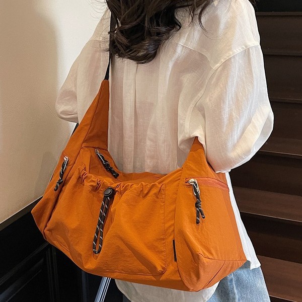 Large-capacity nylon fabric pleated bag for women's spring and summer casual 2025 new style casual crossbody large bag for commuting dumplings Specification drawing