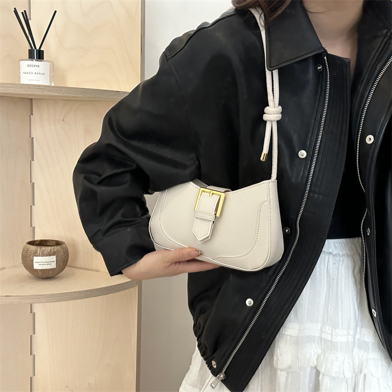 A new 2024 retro and fashionable underarm bag with simple soft leather, casual and niche single-shoulder crossbody bag for women details Picture