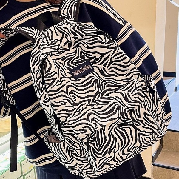 Harajuku-style casual canvas, cow and leopard print backpacks, ins high school and college schoolbags, trendy girls' campus backpacks details Picture