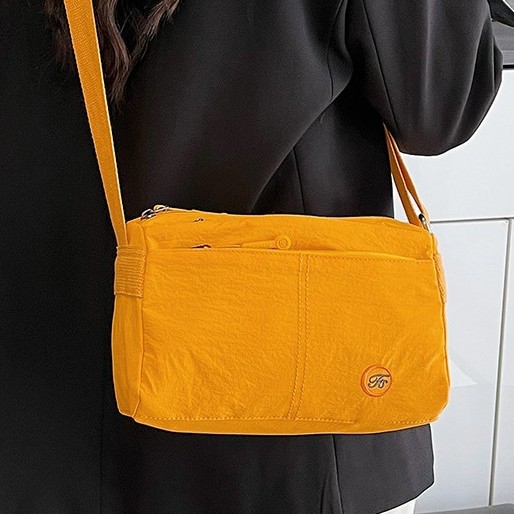 Waterproof nylon fabric bag, large capacity small square bag, crossbody bag, new versatile, casual, light and sporty style single-shoulder bag, trendy full figure