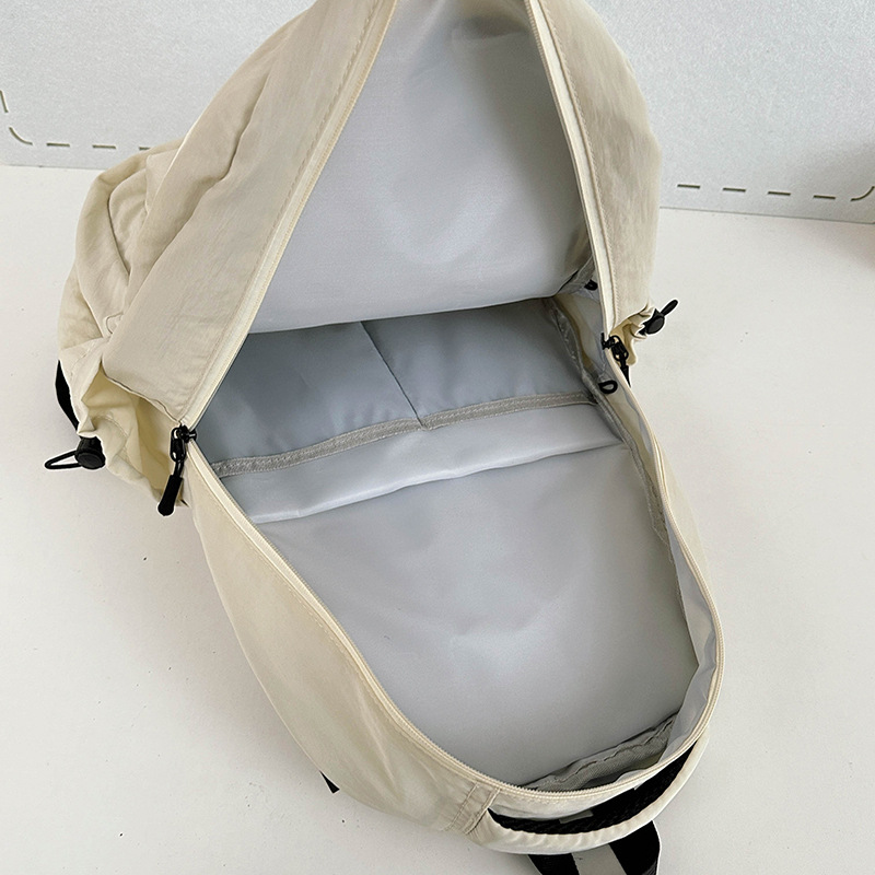 2024 New style college student backpack for girls, high school and junior high school students, casual large-capacity short-distance travel backpack Application Scenario