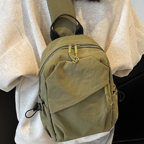 Solid-color backpack crossbody bag for men and women, light, simple, casual and fashionable new couple single-shoulder chest bag, trendy full figure