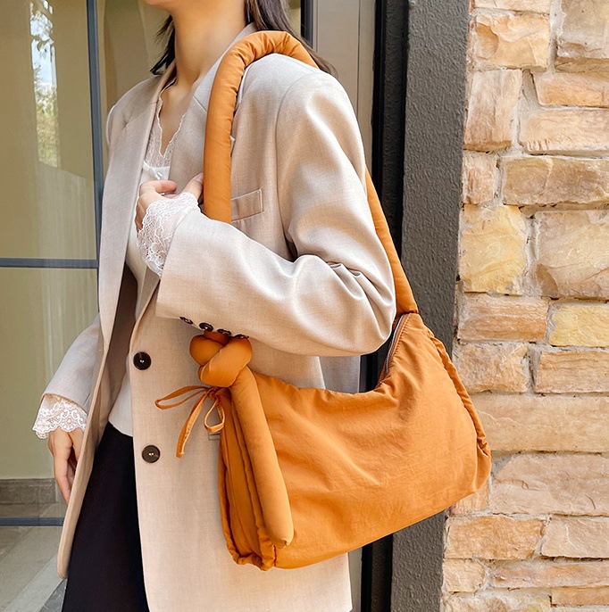 Nylon bag, women's tote bag, large capacity, suitable for crossbody in autumn and winter, 2024 new versatile college student commuting bag for classes full figure