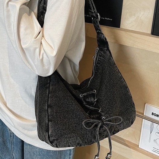 2025 Retro denim crossbody bag, artistic commuting single-shoulder bag, Korean-style laid-back casual bow crossbody bag full figure
