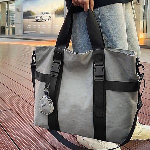 Cool and stylish large-capacity men's workwear bag, handbag, fashionable and trendy casual single-shoulder bag, men's and women's commuting large tote bag full figure